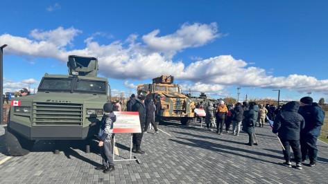 Выставку трофейной военной техники СВО показали в Воронежской области