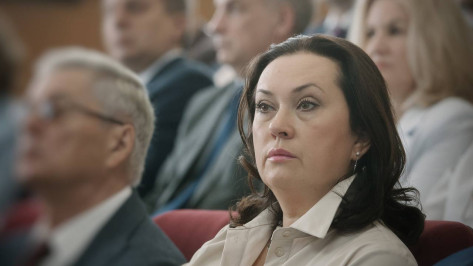 Воронежский губернатор поздравил с юбилеем первого замруководителя аппарата правительства Ольгу Извекову