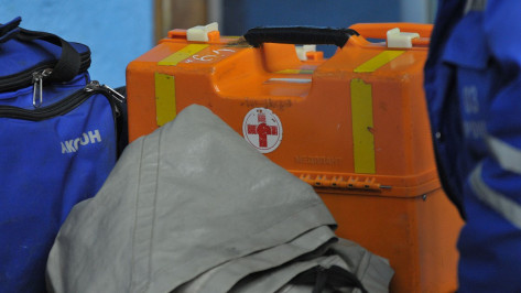 В Воронеже иномарка насмерть сбила менявшего лампы коммунальщика