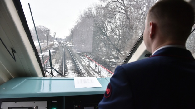 Дополнительный поезд из Симферополя продолжит курсировать через Воронеж до 18 марта