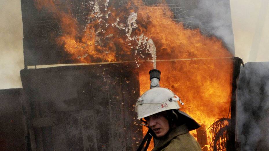 Двухэтажный дом сгорел на левом берегу Воронежа