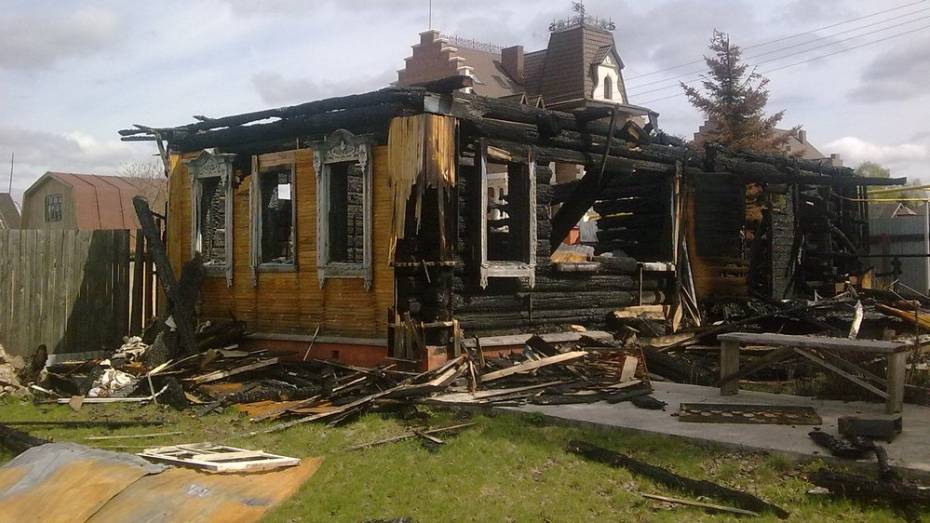 В Воронежской области при пожаре погиб дачник из Санкт-Петербурга