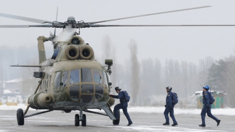 На учениях в Воронеже военные летчики катапультировались, пускали солнечных зайчиков и ели карамель