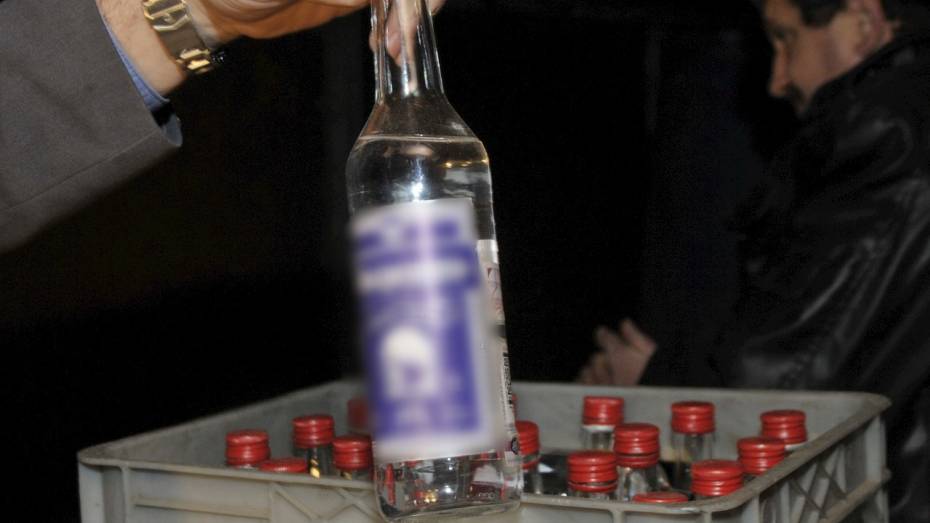 В грузовике на стоянке в Воронеже обнаружили 3,6 тыс бутылок контрафактного алкоголя