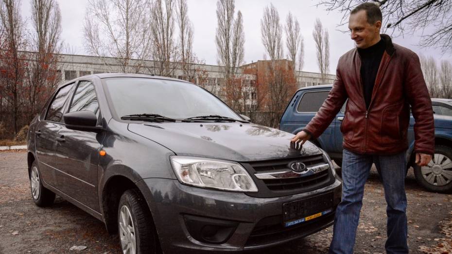 Острогожский механизатор получил автомобиль в награду за ударную работу