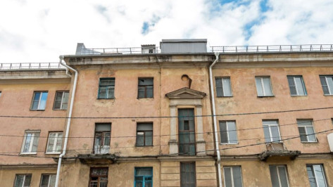 Воронежская УК: 500 тыс рублей задолжали жители дома с падающими балконами на 9 Января