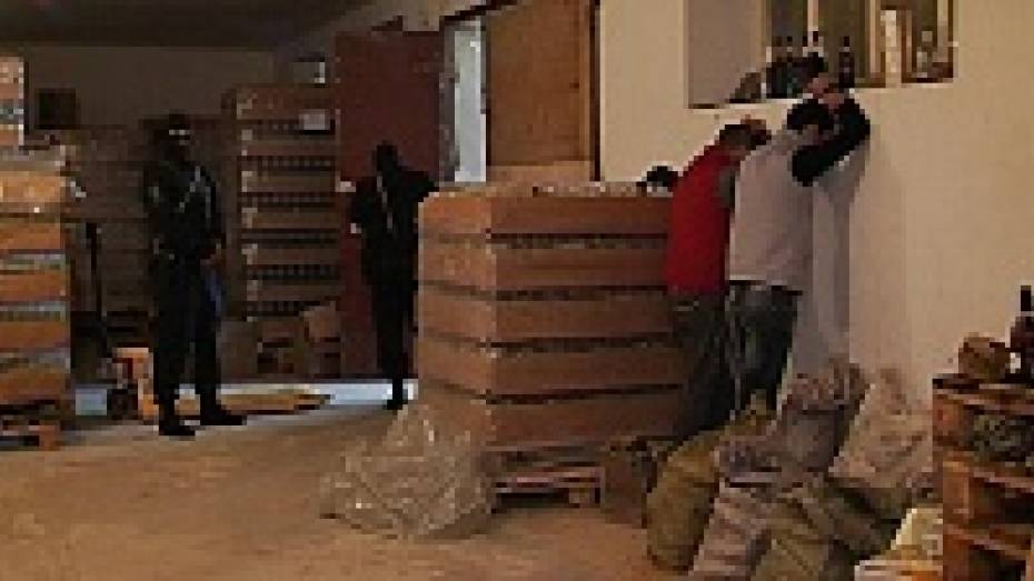 В Воронеже полицейские накрыли цех по производству «левого» алкоголя  