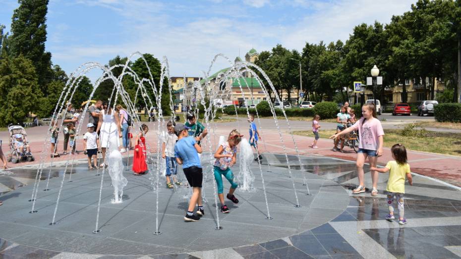 В Борисоглебске запустили светозвуковой фонтан