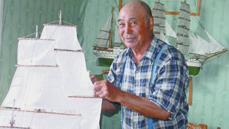 Житель Хохольского района делает макеты знаменитых кораблей
