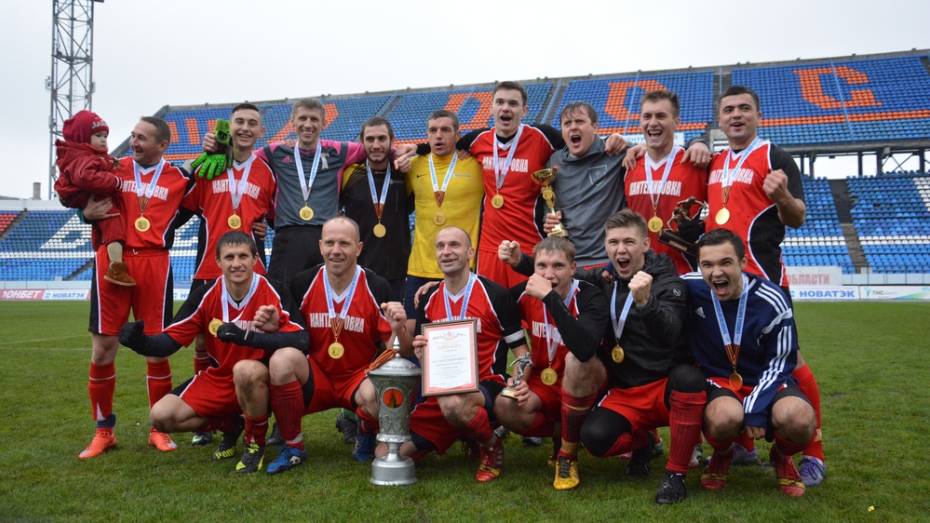 Кантемировские футболисты выиграли кубок турнира имени Ивана Просяного