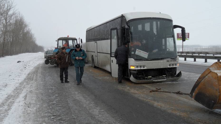 На трассе под Рамонью попал в аварию рейсовый автобус