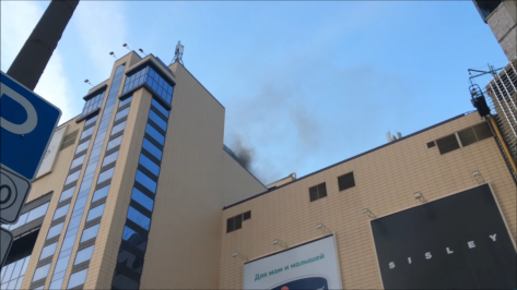 Пожар в воронежском ТЦ «Галерея Чижова» попал на видео