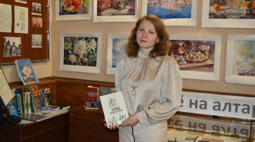 Уроженка Репьевского района написала книгу о местных храмах