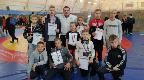 Эртильские борцы завоевали 3 «золота» открытого первенства Воронежа