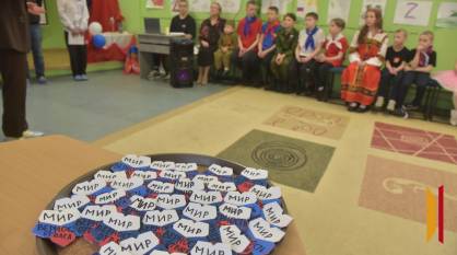 «Самая дорогая медаль»: воспитанники воронежского соцприюта смастерили подарки-обереги для бойцов СВО