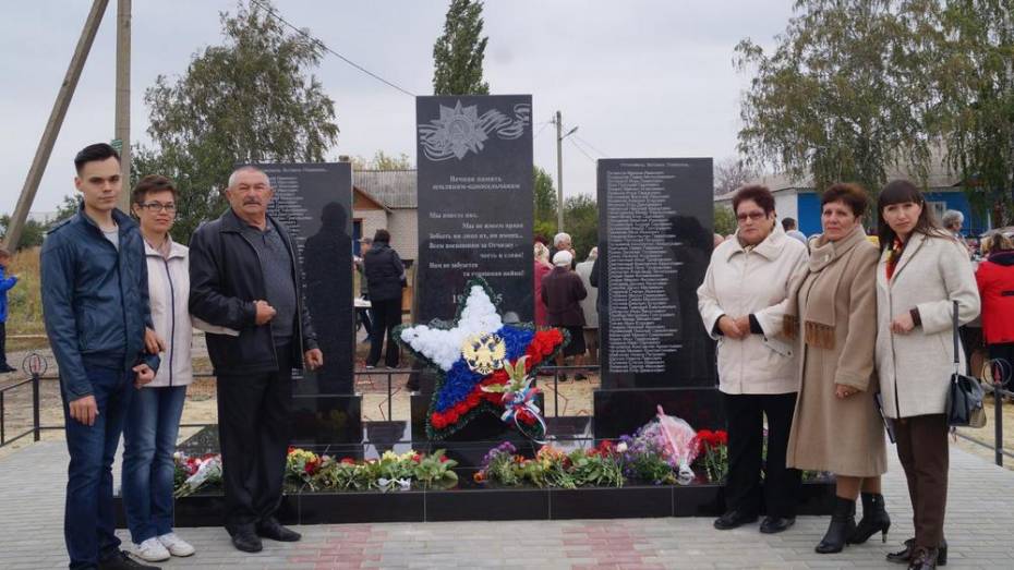 В россошанском селе Анцелович общественники установили памятник односельчанам-фронтовикам