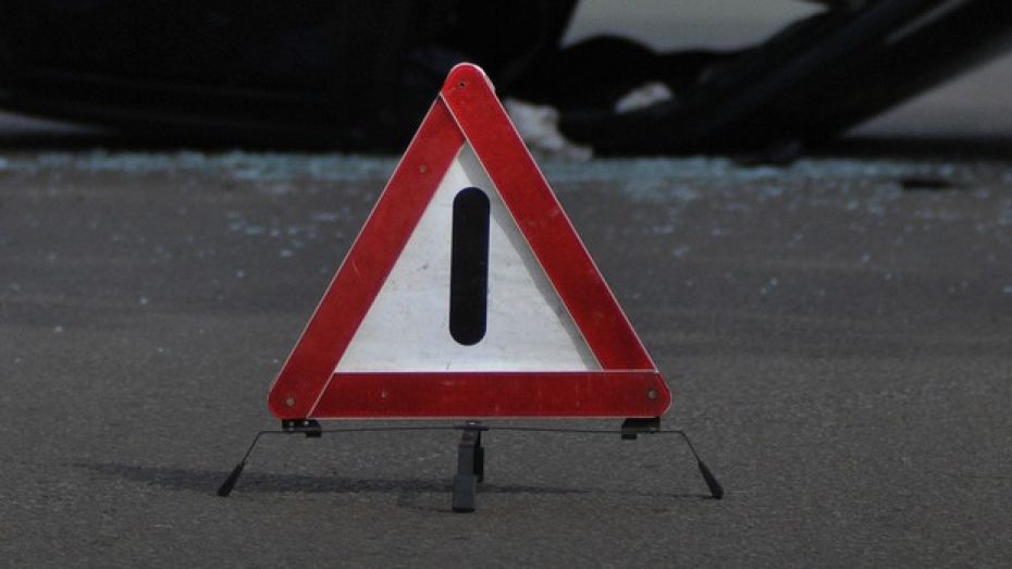 В Новохоперском районе «Мерседес» врезался в клумбу: погиб пассажир иномарки