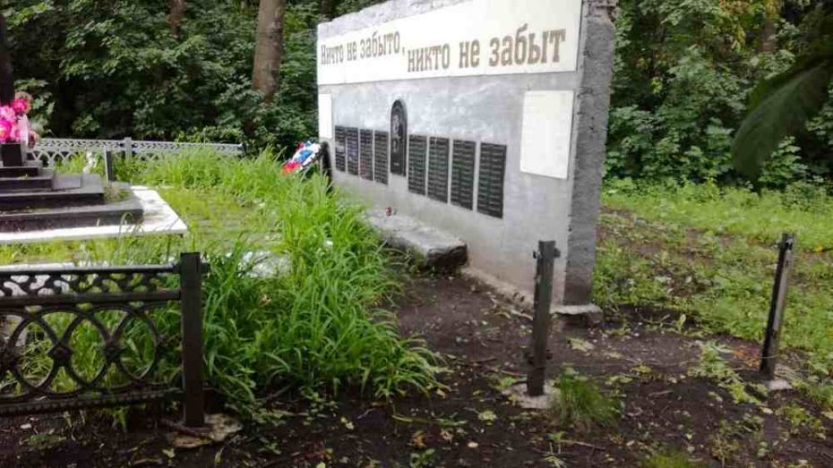 В семилукском селе неизвестные украли ограждение обелиска павшим в годы ВОВ воинам