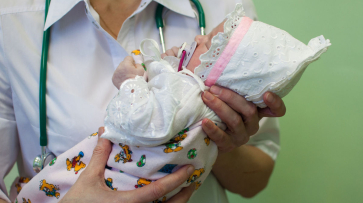 На единовременные выплаты воронежским семьям при рождении ребенка направили 80 млн рублей