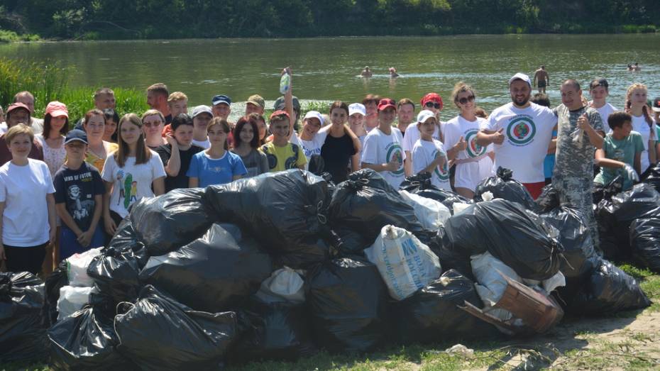 Россошанцы собрали 123 мешка мусора на берегу Дона