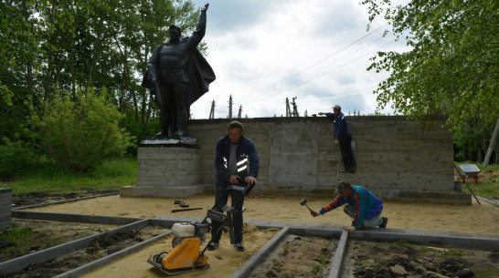 В нижнедевицком селе Глазово отремонтировали памятник погибшим в годы ВОВ землякам