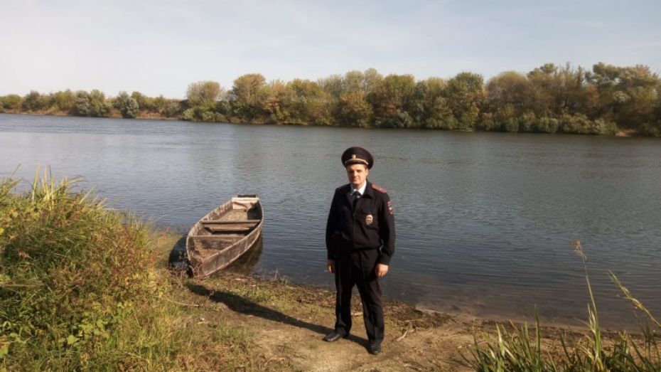 Воронежский полицейский спас заснувшего в лодке рыбака от переохлаждения