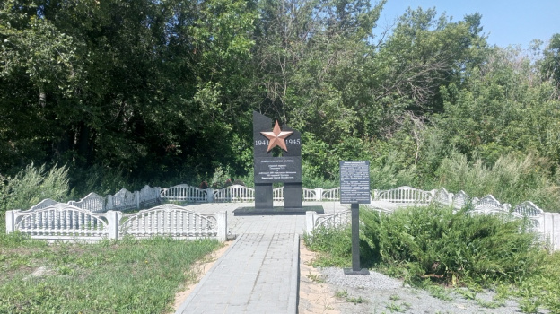 Территорию братской могилы №558 благоустроили в россошанском поселке Райновское