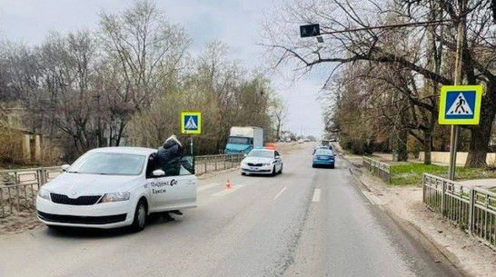В Воронеже такси сбило 13-летнюю девочку на переходе возле школы искусств
