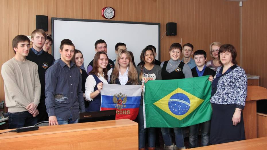 Бразильская студентка дала панинским школьникам уроки английского языка