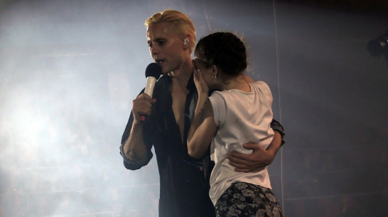 На концерте 30 Seconds To Mars в Воронеже школьница зарыдала на плече Джареда Лето