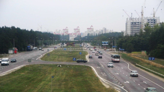 На остановке Военный городок строят надземный переход