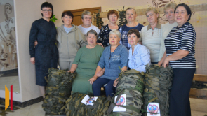 «Делаем с душой, чтобы наши солдаты вернулись домой»: жительницы воробьевского села плетут особенные маскировочные сети