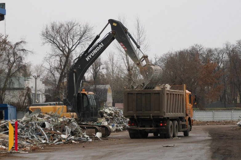 В Воронеже при демонтаже Центрального стадиона профсоюзов вывезли уже более 10 тыс тонн строительного мусора