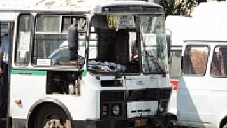 В Воронеже столкнулись две маршрутки: пять пассажиров ранены (ФОТО)