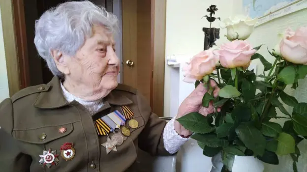 Защищавшая Воронеж 102-летняя «железная бабушка» поздравила россиян с Днем Победы