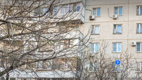 В Воронеже в доме на Спортивной набережной лопнули трубы отопления и канализации