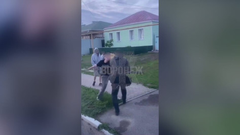 В Воронеже следователи проверяют двух подростков после избиения мужчины в Малышево