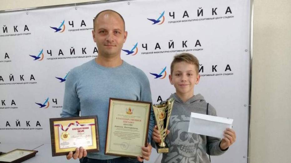 Хохольский тренер по плаванию и его воспитанник стали лучшими в Воронежской области
