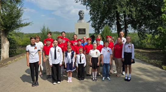 В Верхнемамонском районе вологодские школьники почтили память погибшего в годы ВОВ земляка