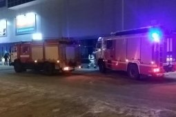 На парковке воронежского гипермаркета сгорел автомобиль