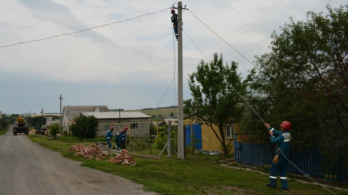 Погода нижнедевицком районе воронежской. Песчаная 50 Кучугуры Нижнедевицкого района энергетическая компания. Электрики в Нижнедевицком районе. Жители хутора Фролов Нижнедевицкого района Воронежской области. Страшные ЛЭП деревни Кучугуры.