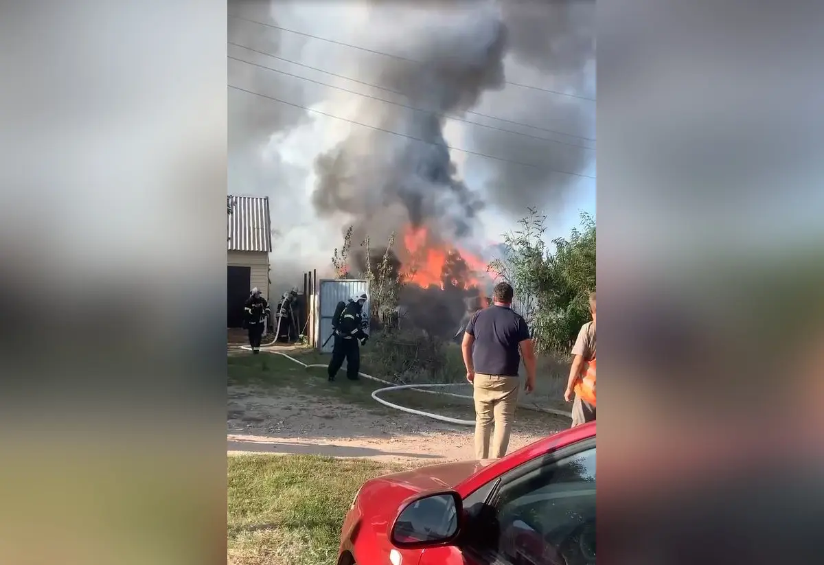 Жилой дом полностью сгорел на Левом берегу в Воронеже: видео