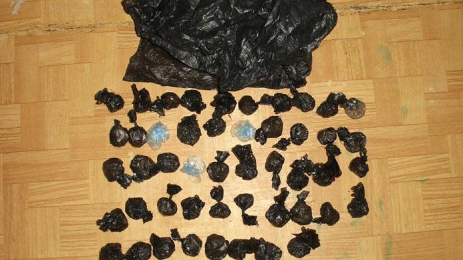 Более 2 кг героина спрятали таджики в воронежской квартире 