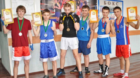 Бутурлиновские боксеры завоевали семь медалей на областном турнире