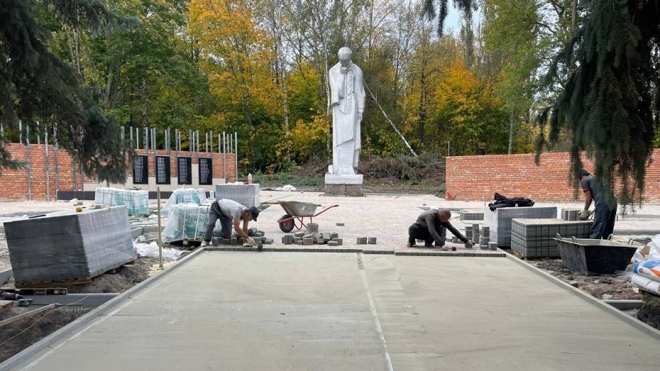 В нижнедевицком селе Нижнее Турово реконструируют памятник «Скорбящая мать»
