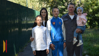 В Борисоглебске тренеры Пашинины пришли на выборы всей семьей