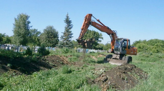 В бутурлиновском селе общественники приступили к благоустройству кладбища