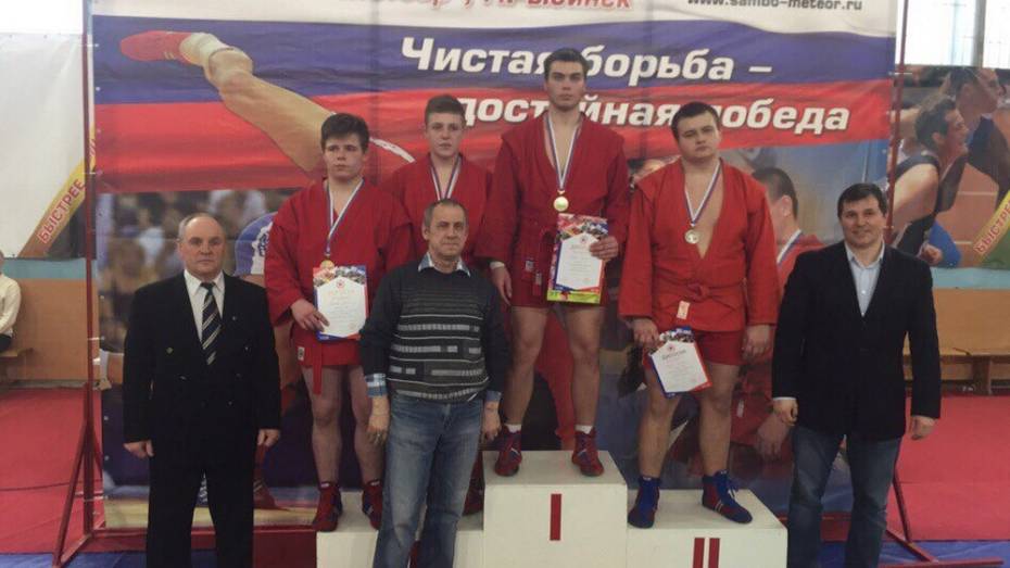 Рамонский спортсмен завоевал «серебро» на первенстве ЦФО по самбо