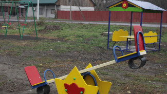 В Бобровском районе общественники установили 8 детских площадок