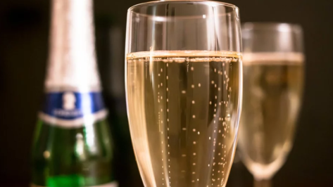 Воронежская область оказалась в середине рейтинга популярности шампанского в Новый год